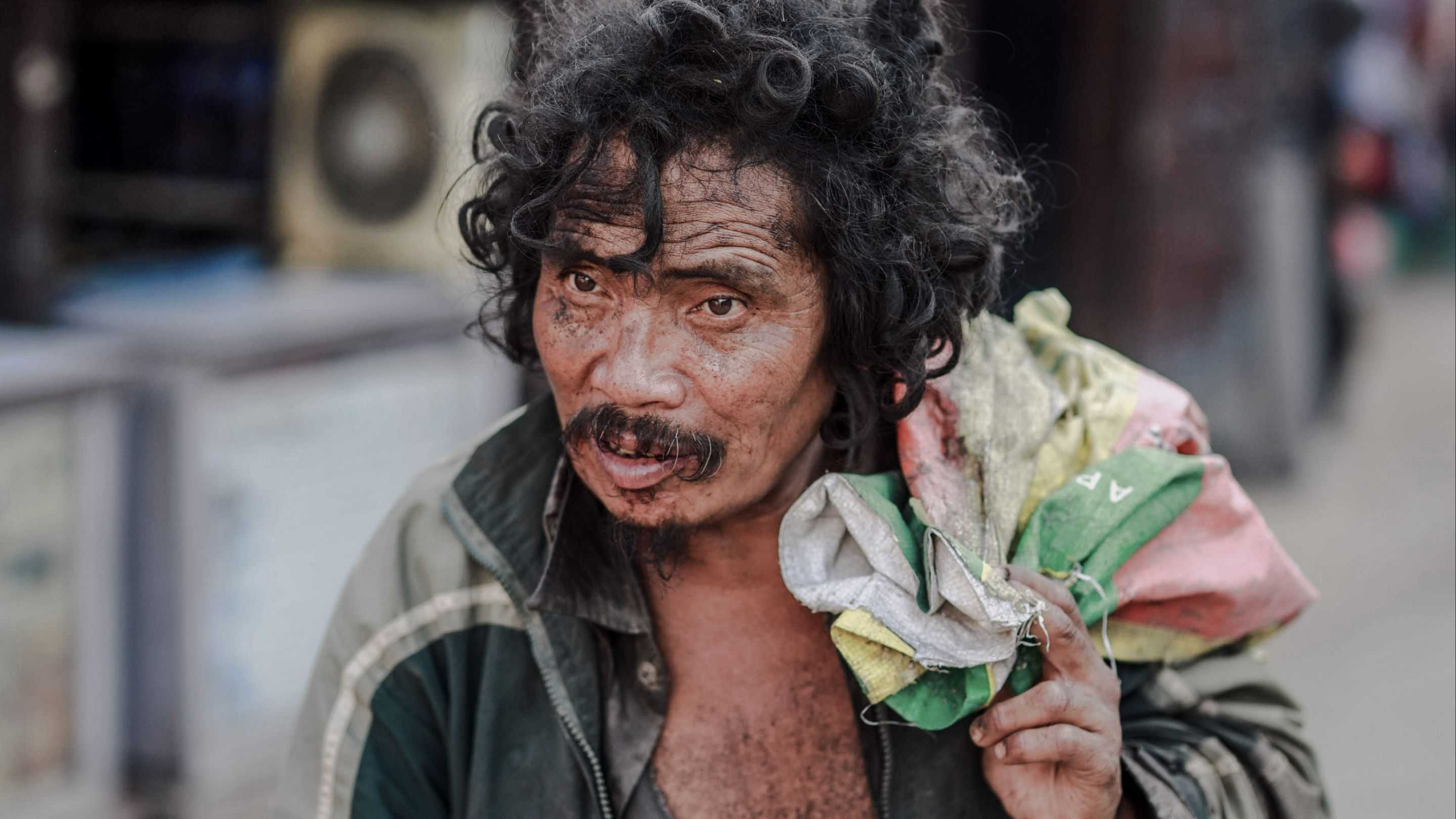 Dari Gaya Hidup hingga Pendidikan, Ini Dia 5 Ciri Warga Kelas Bawah